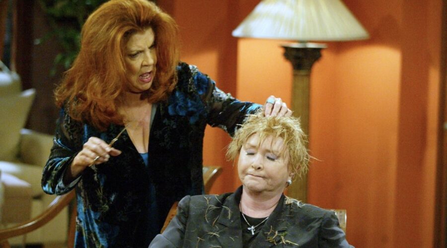 Da sinistra: Stephanie Forrester (Susan Flannery) e Sally Spectra (Darlene Conley) in “Beautiful”. Credits: BBL Distribution.