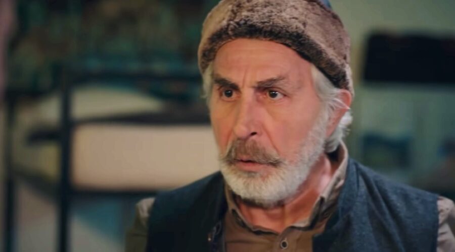 Cengiz in una scena di “My Home My Destiny”. Credits: Cattura schermo/Mediaset Infinity.