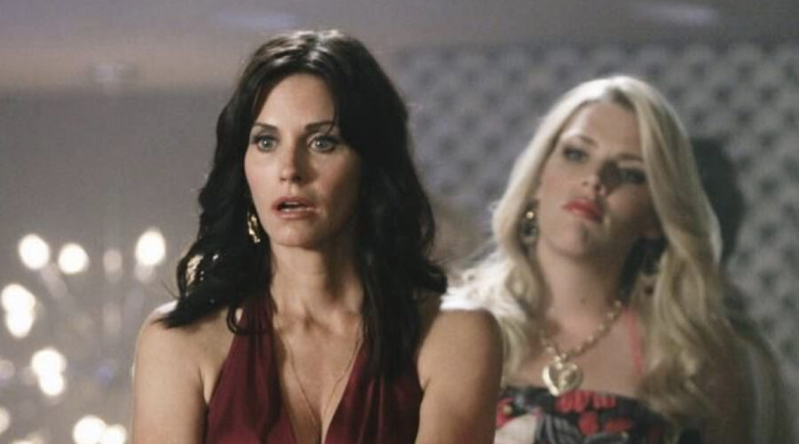 Courteney Cox E Busy Philipps In Cougar Town Credits Disney Plus