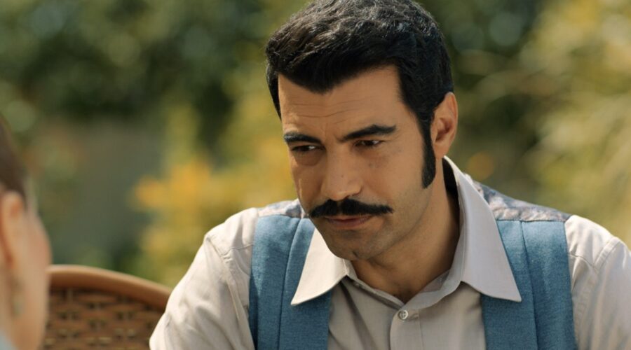 Murat Ünalmis (Demir) in una scena di