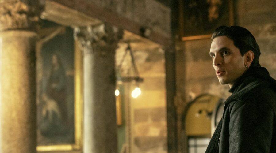 Giacomo Ferrara interpreta Alberto Anacleti in
