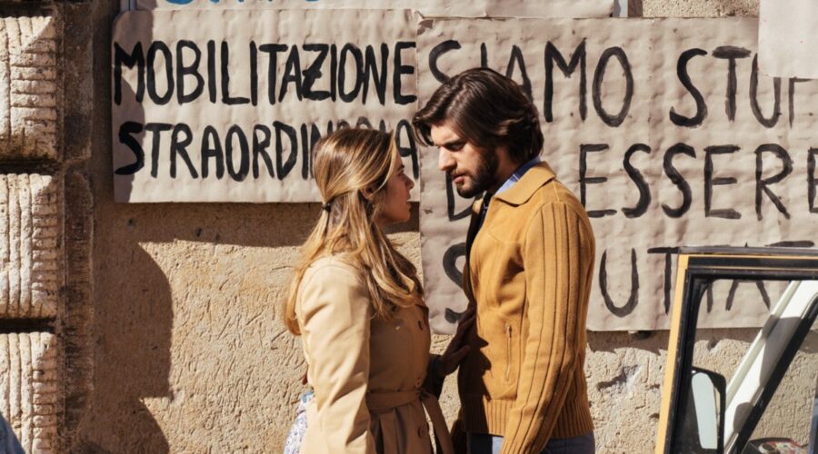 Da sinistra: Greta Scarano (Teresa Capogrossi) e Angelo Spagnoletti (Saverio Vitale) in una scena di 