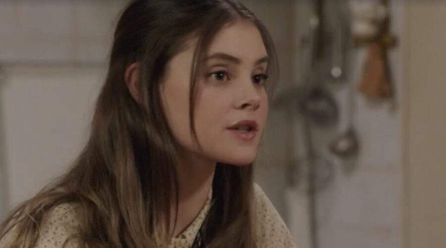 Elvira Camarrone (Clara Boscolo) in una scena della puntata 153 de