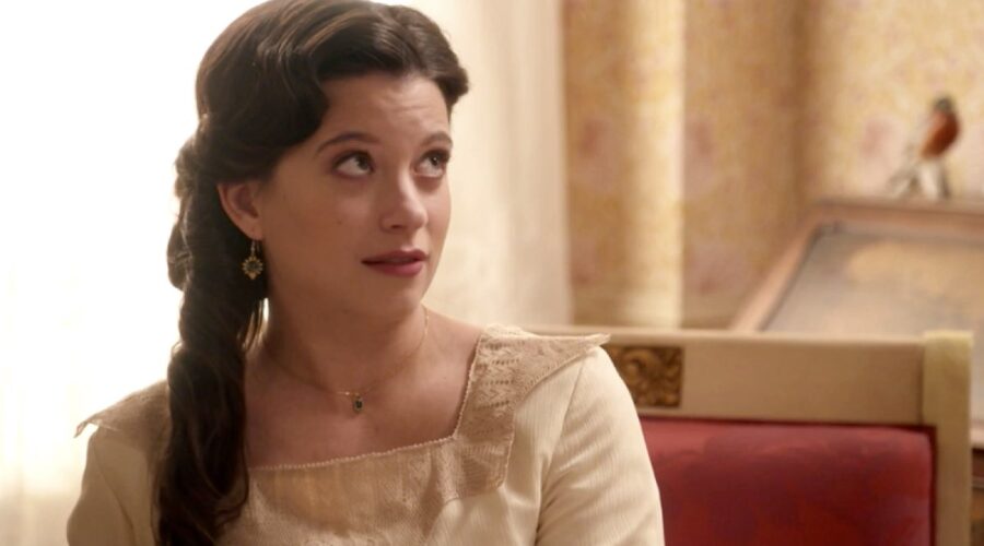 Amparo Piñero (Martina Luján) in una scena de “La Promessa”. Credits: Cattura schermo/Mediaset Infinity.