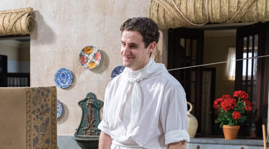 Enrique Fortún (Lope) ne “La Promessa”. Credits: RTI Mediaset.