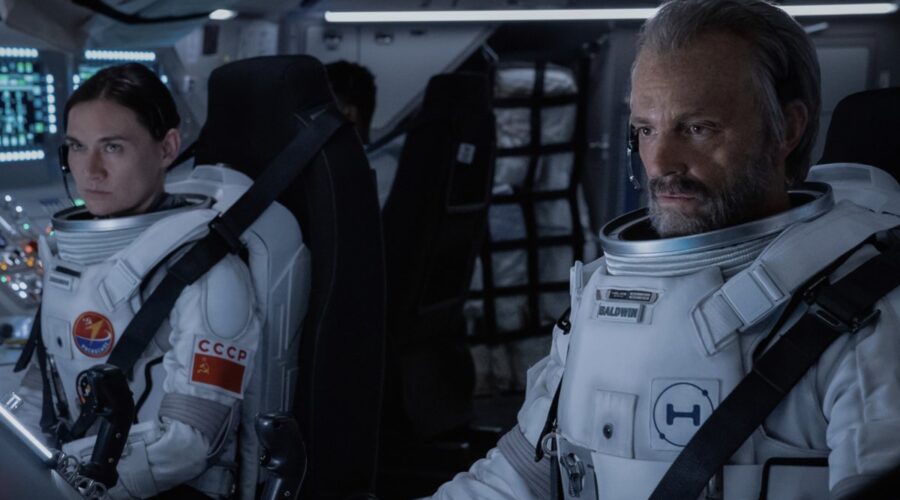 Masha Mashkova e Joeel Kinnaman In