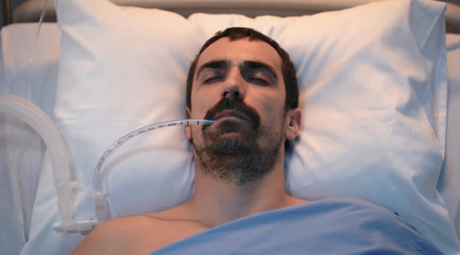 Mehdi in fin di vita su “My Home My Destiny” seconda stagione. Credits: Cattura schermo/YouTube.