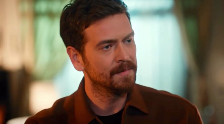 Barış (Engin Öztürk) in una scena di “My Home My Destiny 2”. Credits: Cattura schermo/YouTube.