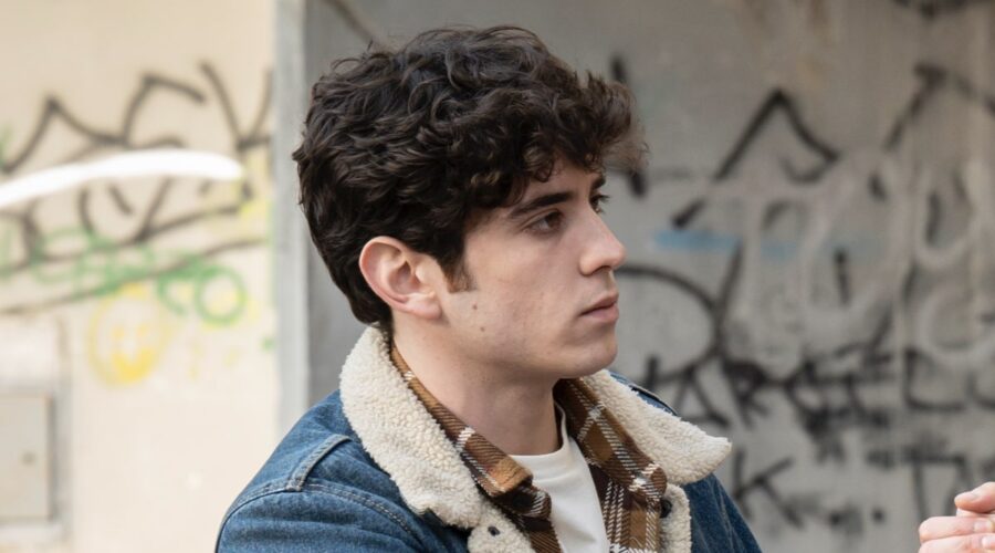 Nicolas Maupas (Simone Balestra) in una scena dell'episodio 10 di