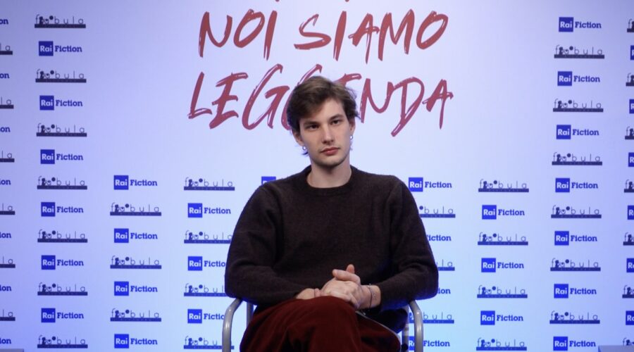 Emanuele Di Stefano nell'intervista per “Noi Siamo Leggenda”. Credits: Tvserial.it.