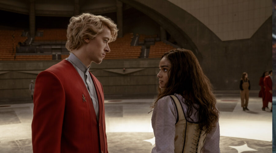 Rachel Zegler (Lucy Gray) E Tom Blyth (Coriolanus Snow) In Hunger Games: La Ballata Dell'usignolo Credits Notorious Pictures