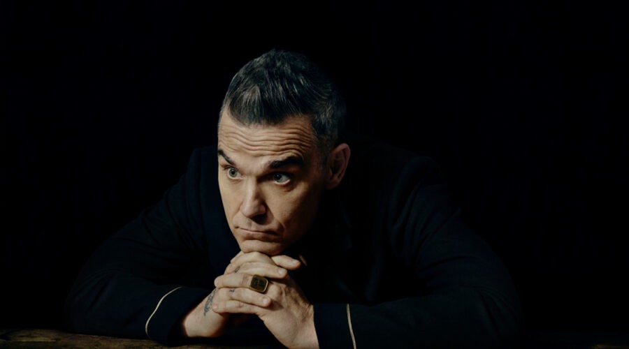 Robbie Williams - Foto Glamour Credits Julian Broad Netflix