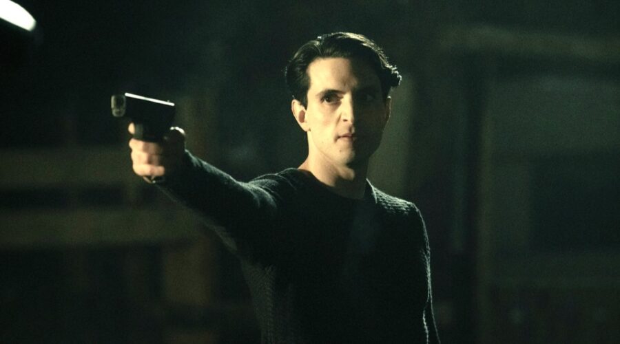 Giacomo Ferrara interpreta Alberto in una scena di “Suburræterna”. Credits: Emanuela Scarpa/Netflix © 2023.