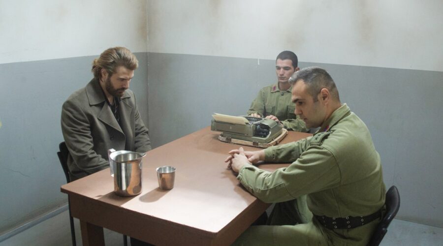 Furkan Palalı (Fikret) in una scena di “Terra Amara”. Credits: Mediaset.