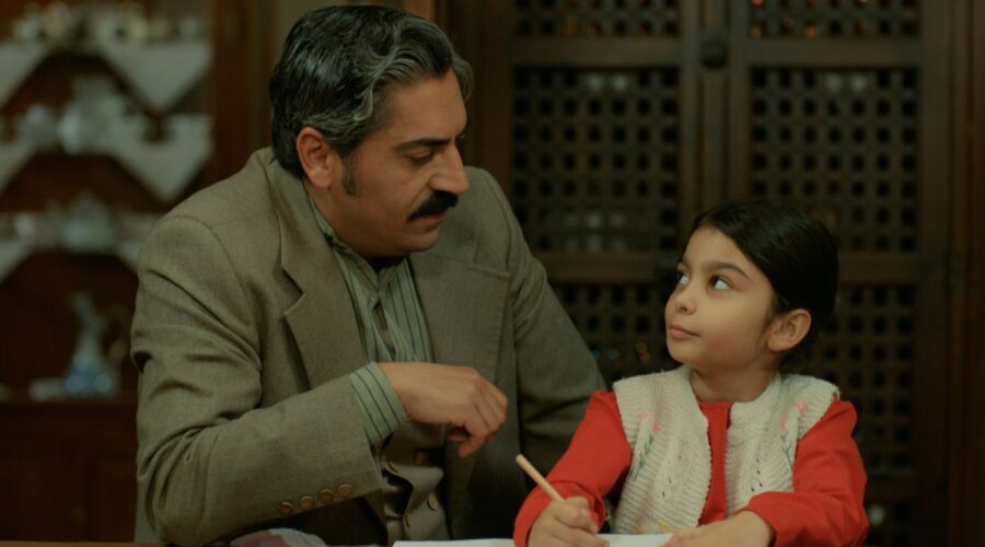 Da sinistra: Bülent Polat (Gaffur Taskin) e Neva Pekuz (üzüm Tökün Taskin) in una scena di “Terra Amara”. Credits: RTI Mediaset.