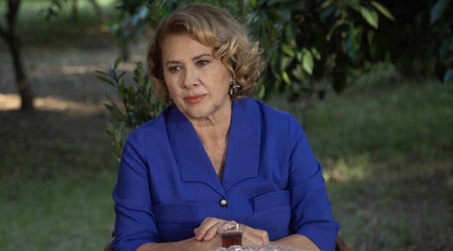 Sibel Taşçıoğlu (Sermin) in una scena di “Terra Amara”. Credits: Mediaset.