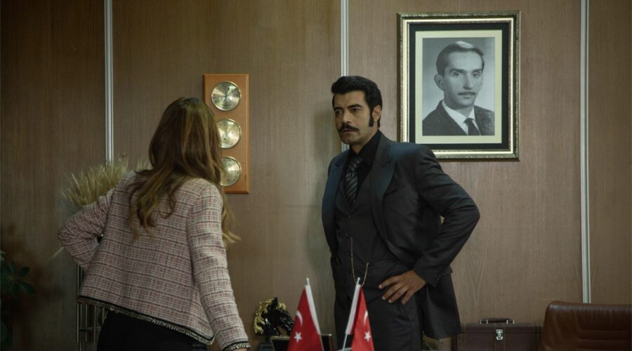 Da sinistra: Hilal Altinbilek (Züleyha) e Murat Ünalmis (Demir) in una scena di “Terra Amara”. Credits: RTI Mediaset.