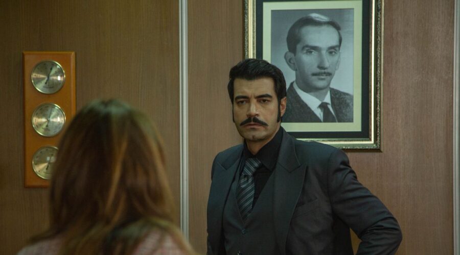 Da sinistra: Hilal Altınbilek (Züleyha) e Murat Ünalmis (Demir) in una scena di ”Terra Amara”. Credits: RTI Mediaset.