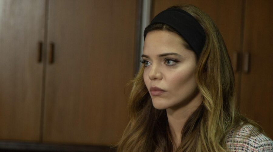 Hilal Altınbilek (Züleyha) in una scena di “Terra Amara”. Credits: Mediaset.