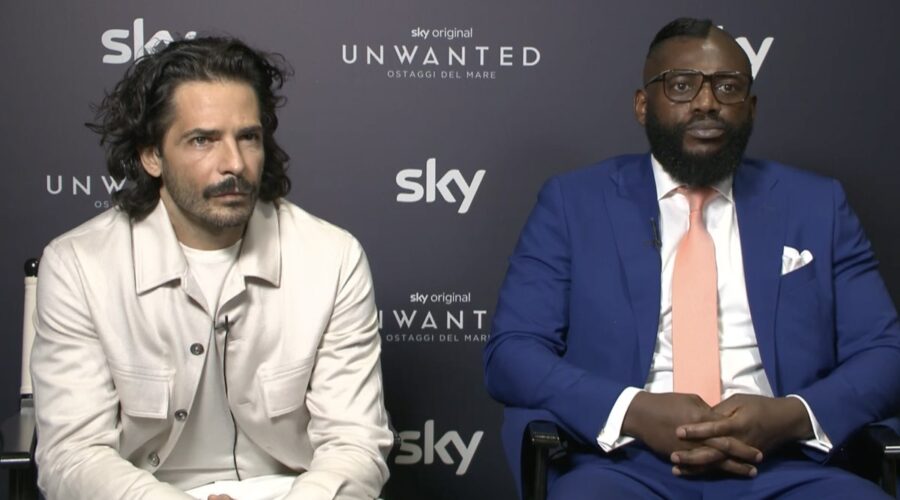 Da sinistra: Marco Bocci (Arrigo) e Dada Bozela (Tareq) nell'intervista per “Unwanted”. Credits: Tvserial.it.