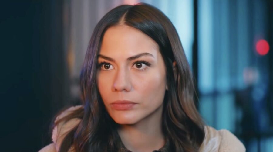 Zeynep si reca da Mehdi in una scena di “My Home My Destiny”. Credits: Cattura schermo/Mediaset Infinity.