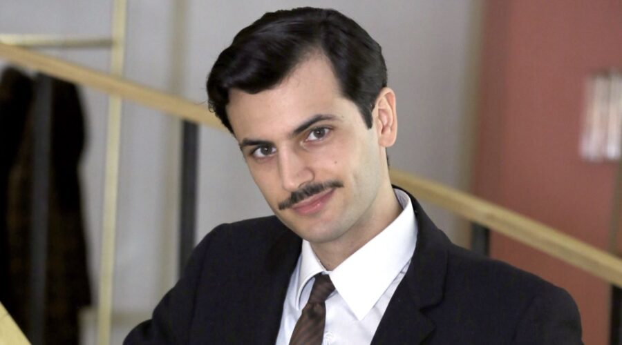 Elia Tedesco (Vito Lamantia) in un posato per 