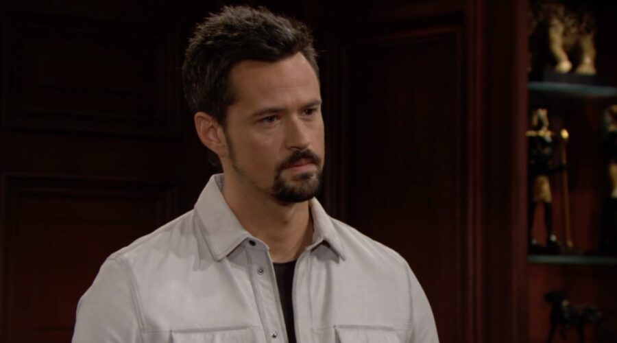 Thomas (Matthew Atkinson) in un fotogramma di “Beautiful”. Credits: Cattura schermo/Mediaset Infinity.