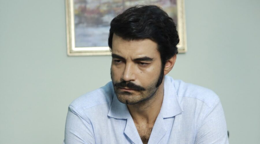 Murat Ünalmis (Demir) in una scena di ”Terra Amara”. Credits: Mediaset