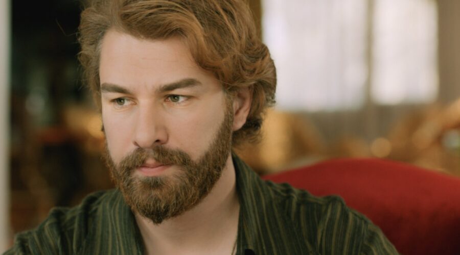 Fikret (Furkan Palali) in una scena di 