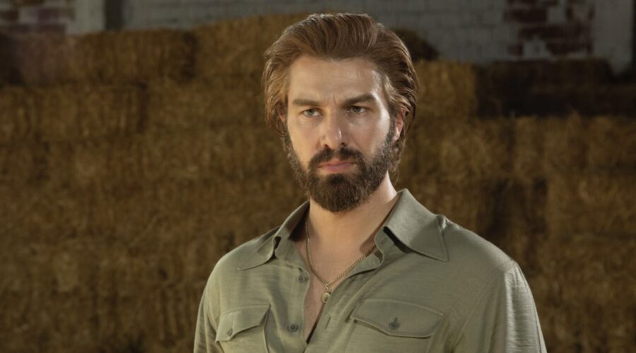 Fikret (Furkan Palali) in una scena di 