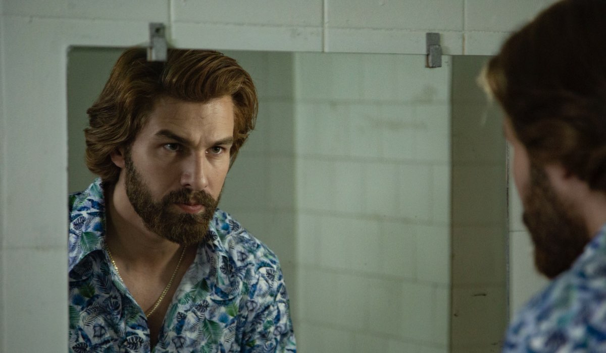 Fikret (Furkan Palali) in una scena di