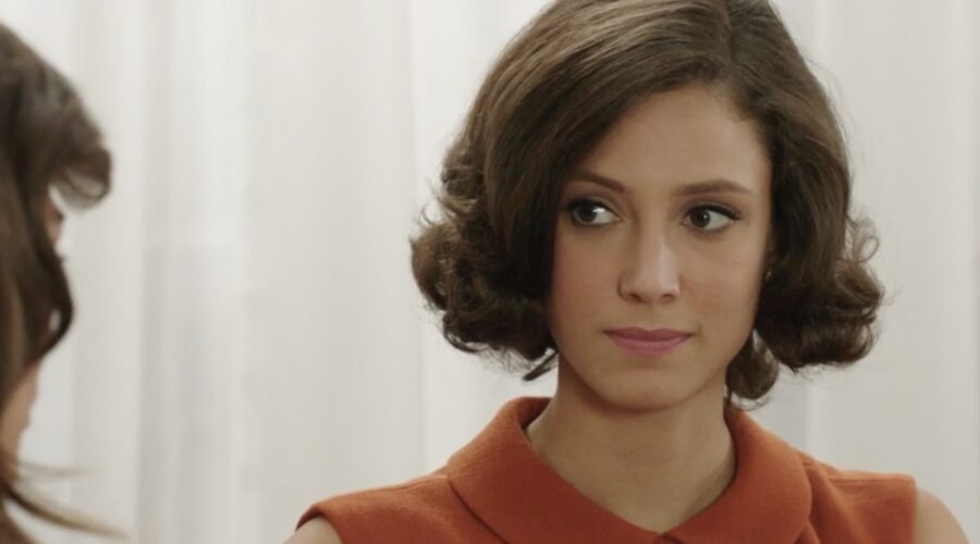 Lucrezia Massari (Flora Gentile Ravasi) in una scena della puntata 72 de “Il Paradiso Delle Signore 8”. Credits: Rai.