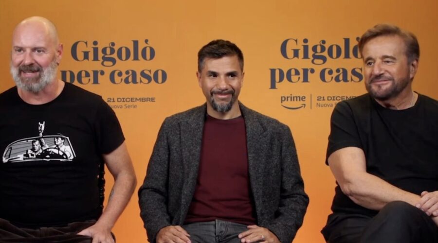 Da sinistra: Pietro Sermonti, Eros Puglielli e Christian De Sica nell'intervista per : “Gigolò Per Caso”. Credits: Tvserial.it.