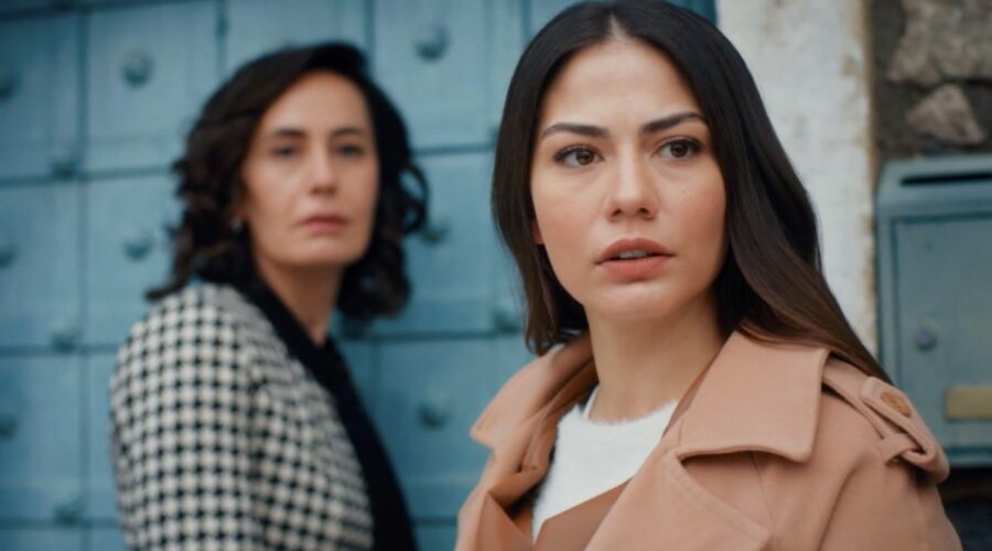 Da sinistra: Nermin e Zeynep insieme in una scena di “My Home My Destiny 2”. Credits: Cattura schermo/RTI Mediaset Infinity.