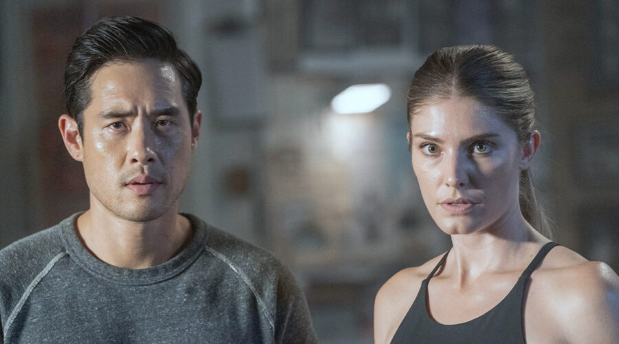 Raymond Lee E Caitlin Bassett In Quantum Leap 2022 Credits Mediaset