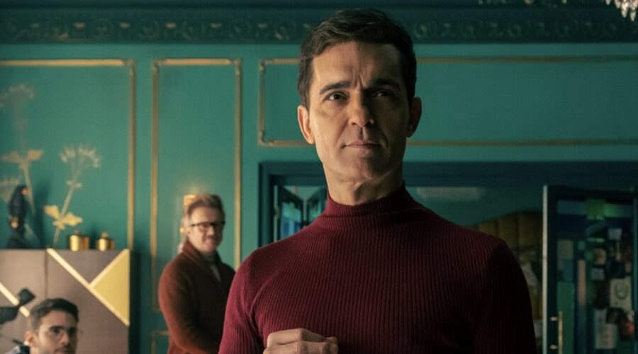 Da sinistra: Julio Peña (Roi), Tristán Ulloa (Damián) e Pedro Alonso (Berlino) in una scena di “Berlino”. Credits: Tamara Arranz/Netflix © 2023.