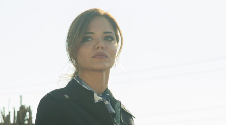 Hilal Altınbilek (Züleyha) in una scena di 