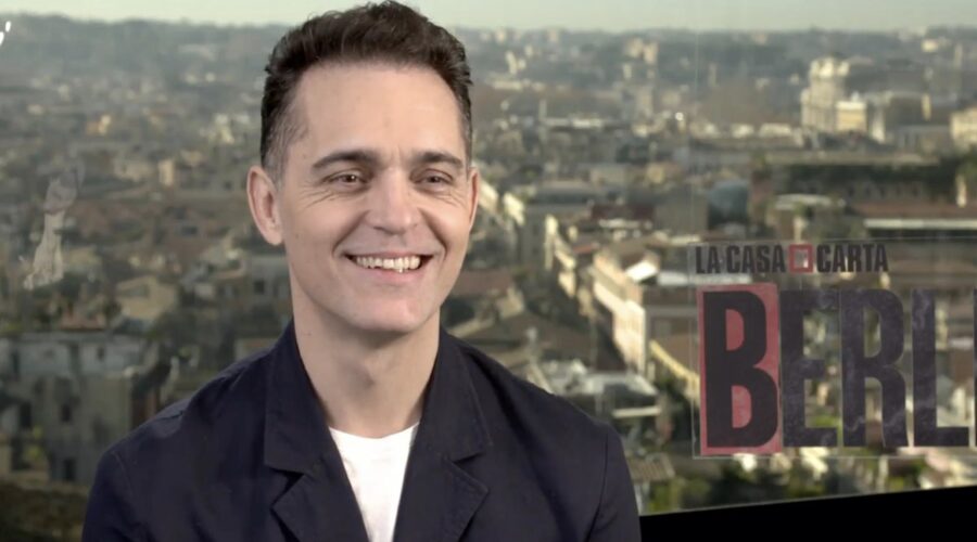Pedro Alonso nell'intervista per “Berlino”. Credits: Tvserial.it.