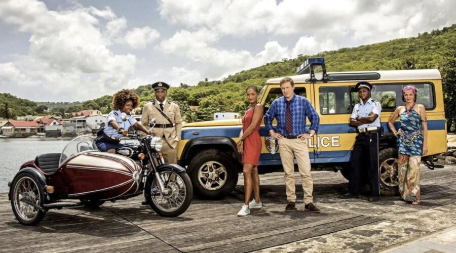 Un'immagine di “Delitti in Paradiso”, dal 28 dicembre torna con lo speciale 2023 “Feste in famiglia”. Credits: Ufficio stampa Rai.