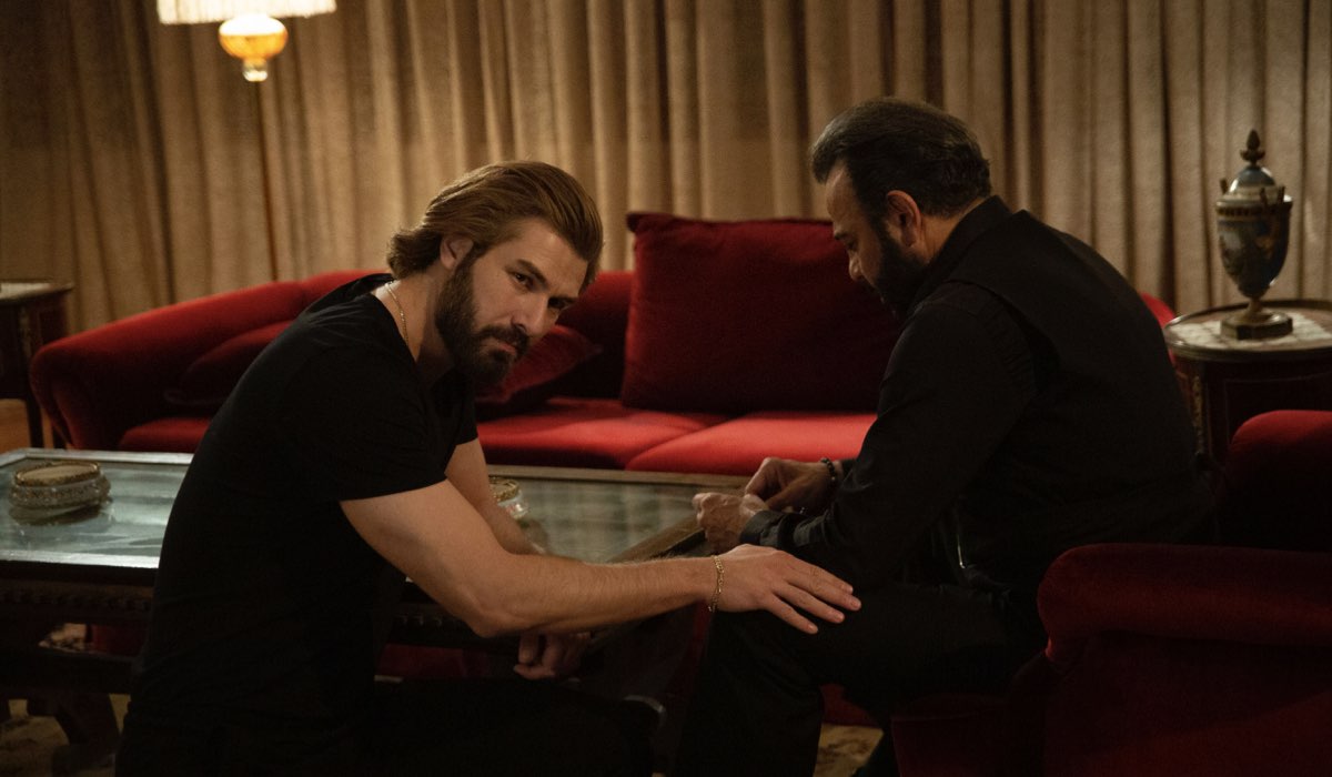 Da sinistra: Fikret (Furkan Palali) e Kerem Alisik (Fekeli) in una scena di 