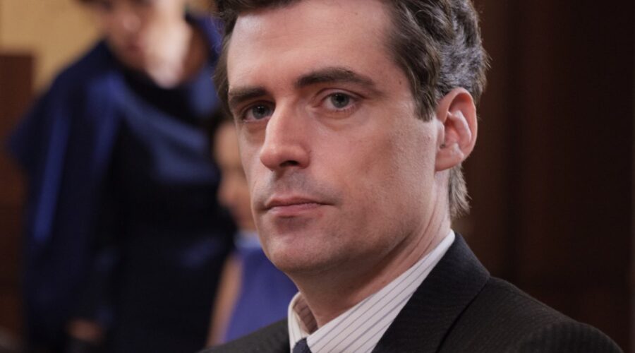 Flavio Parenti (Tancredi di Sant'Erasmo) in una scena de 