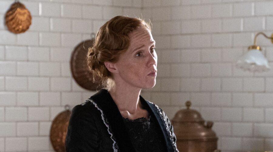 Maria Castro (Pia Adarre) in una scena de “La Promessa“. Credits: Bambú Producciones/RTVE/RTI Mediaset.