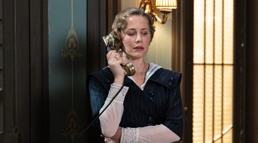 Lisi Linder (Baronessa Grazalema) in una scena de “La Promessa”. Credits: Mediaset.