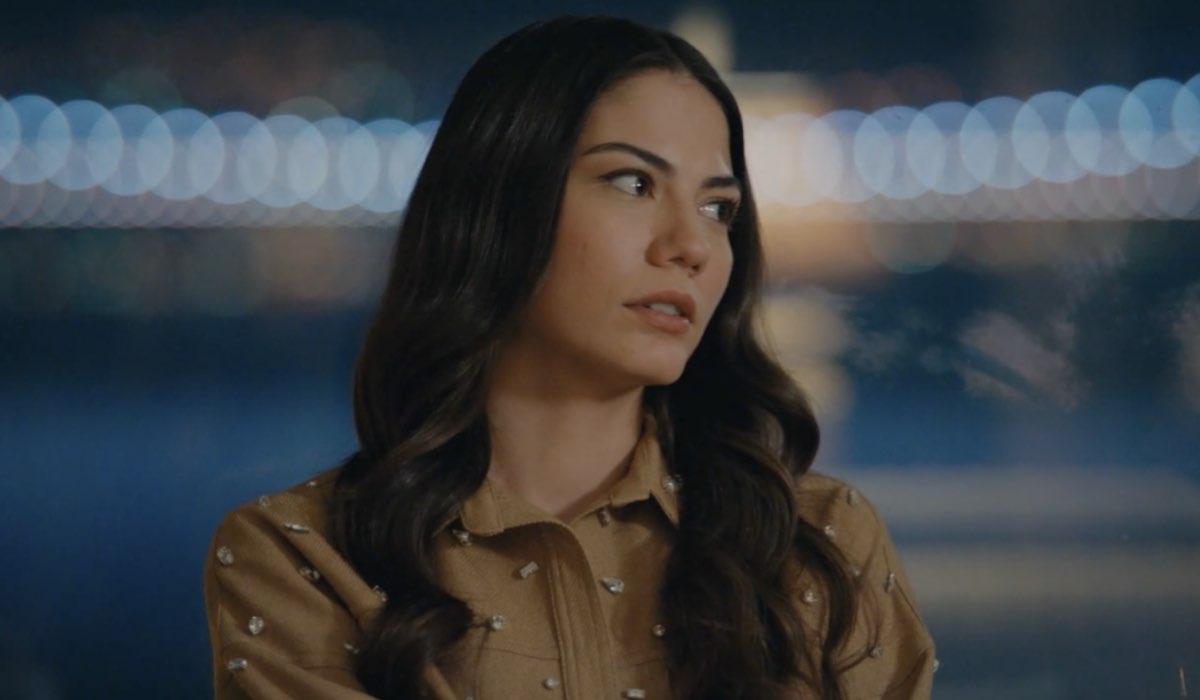 Zeynep parla con Emine nella seconda stagione di “My Home My Destiny 2”. Credits: Cattura schermo/RTI Mediaset Infinity.