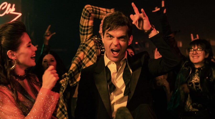 Da sinistra: Samantha Siquieros e Pedro Alonso in una scena di “Berlino”. Credits: Tamara Arranz/Netflix © 2023.