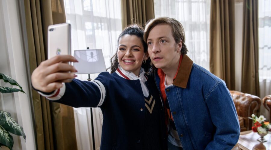 Da sinistra: Merve Çakir (Shirin Ceylan) e Johannes Huth (Gerry Richter) in “Tempesta D'Amore”. Credits Das Erste/RTI Mediaset. (Tempesta D'Amore 6 gennaio 2024)