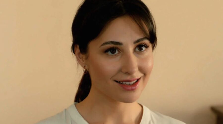 Ümit Beste Kargın (Zeynep Yılmaz) in una scena di 