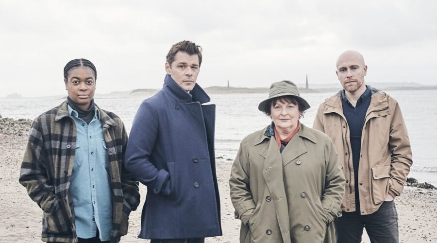 Da sinistra: Ibinabo Jack, Kenny Dought, Brenda Blethyn e Joe Morrison nell'episodio natalizio di “Vera”. Credits: Stuart Wood/ITV.