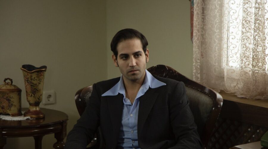 Aras Şenol (Çetin Cigerci) in una scena di “Terra Amara”. Credits: Mediaset.