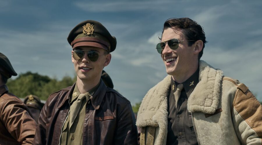 Da sinistra: Austin Butler e Callum Turner in una scena di “Masters of the Air”. Credits: Apple TV+.